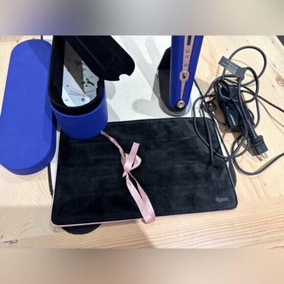 LIKE NEW- DYSON CORALLE STRAIGHTENER - Picture 2 of 6